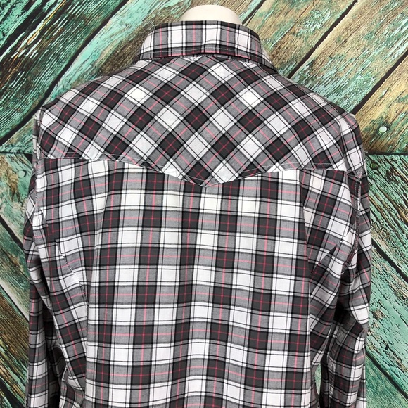 D7 - Torrid| Plaid Challis Camp Shirt- 00 - Picture 6 of 7